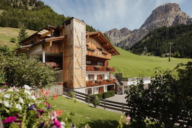 Costa Burjada: unique apartments in the heart of the Dolomites Image: Costa Burjada Apartments, Alta Badia