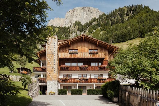 Costa Burjada: unique apartments in the heart of the Dolomites Image: Costa Burjada Apartments, Alta Badia